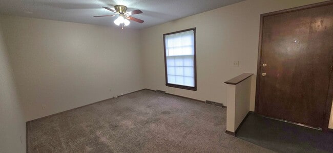 Building Photo - 2 Bedroom House! Great Location! $895 Yard Care Included!