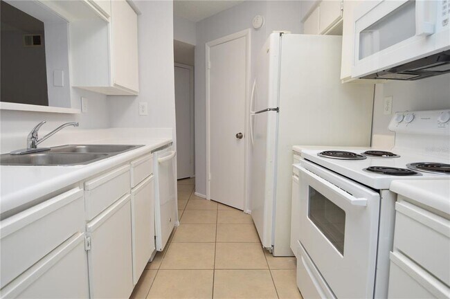 Building Photo - 8630 Mallard Reserve Dr