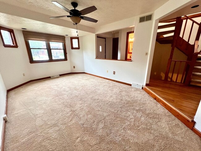 Building Photo - 1256 Queens Dr