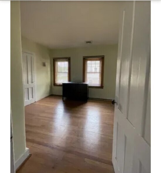 Building Photo - 165 Derby Ave