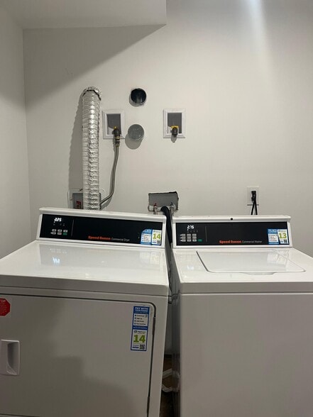 Building Photo - 228 Clinton Ave