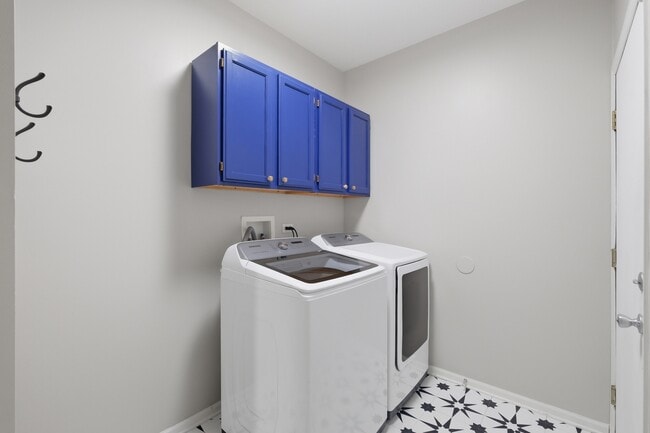 Building Photo - 1586 Millbrook Dr