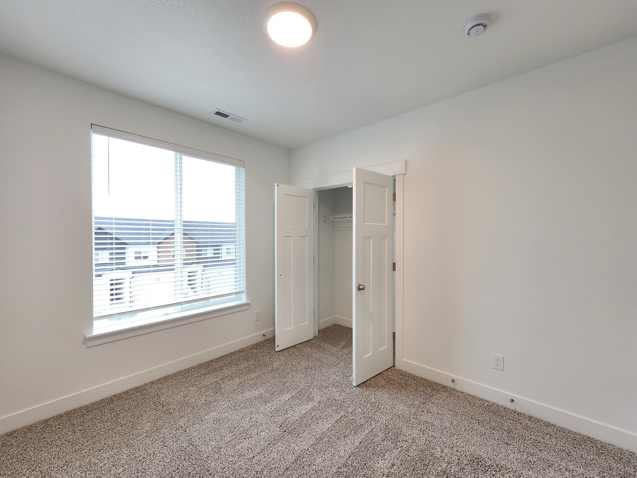 Building Photo - 4735 S Alder Dr