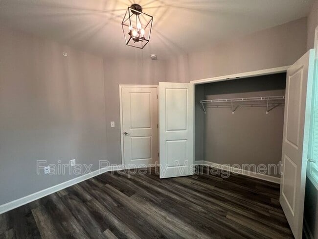 Building Photo - 518 Boone St