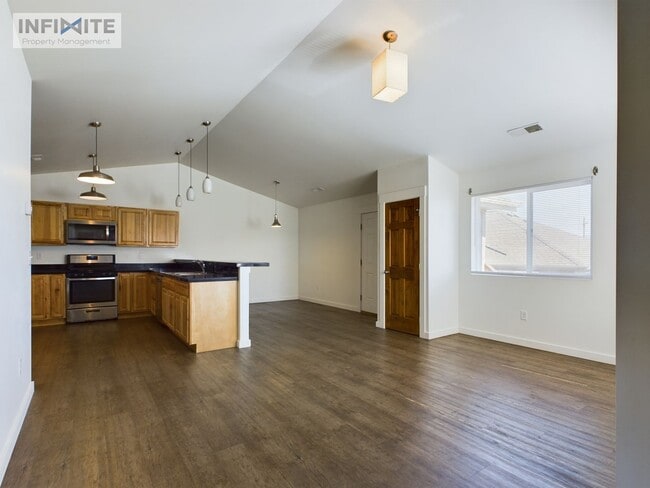 Building Photo - 3 Bedroom in River Rock