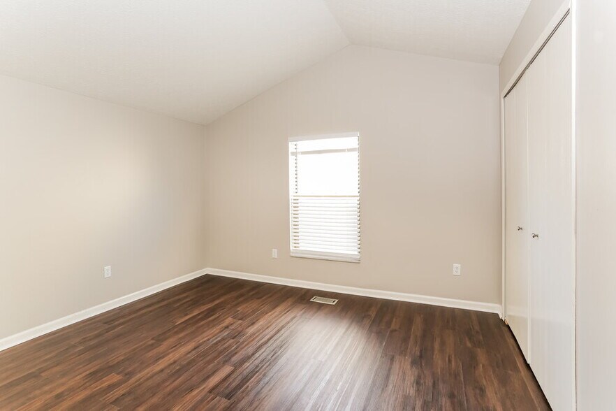 Building Photo - 561 Quail Hollow Dr S