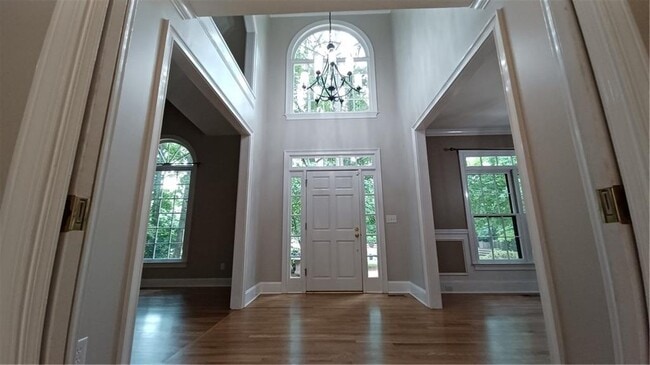 Building Photo - 5190 Southlake Dr