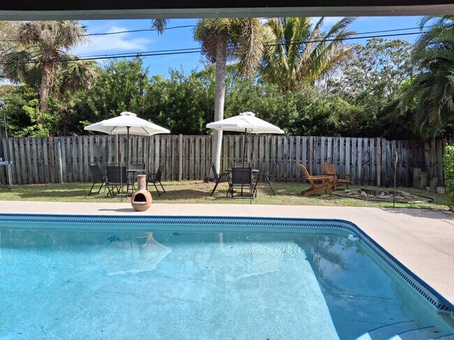 Building Photo - 385 Toledo St