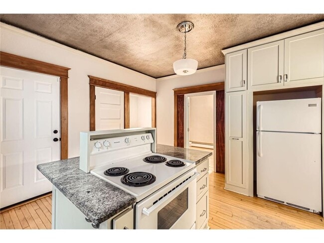 Building Photo - 1156 Marion St