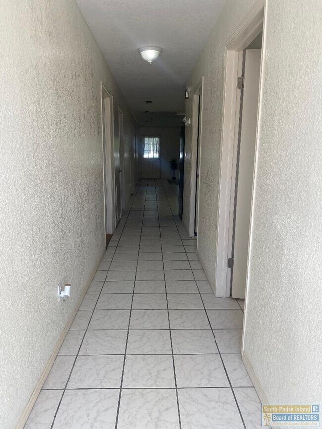 Building Photo - 112 E Constellation Dr