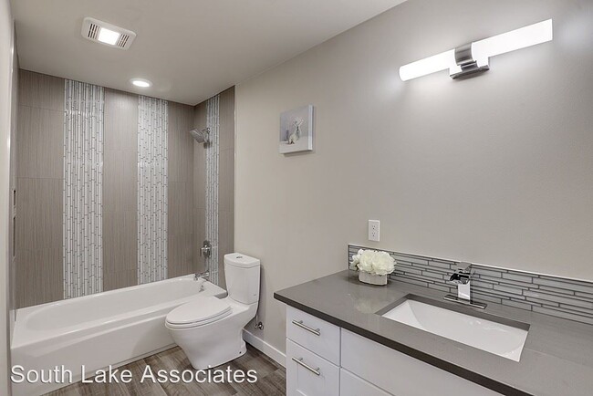 Building Photo - 2 br, 1 bath House - 3200 W. Commodore Way...