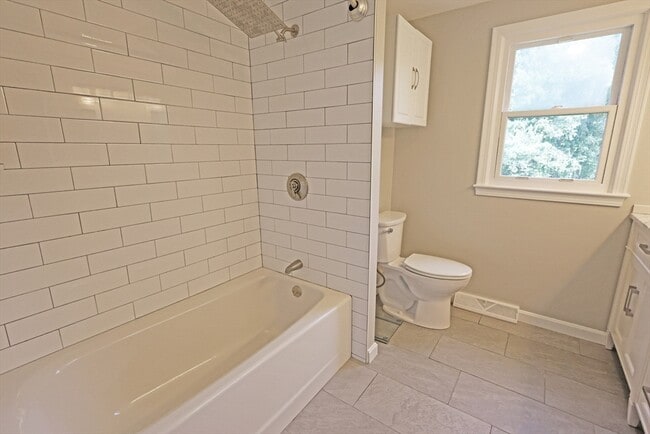 Building Photo - 17 Fairview Dr