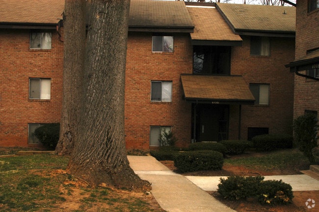 Building Photo - 4020 1/2 N. Rogers Ave