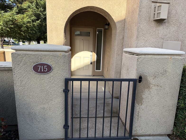 Building Photo - 5350 Dunlay Dr