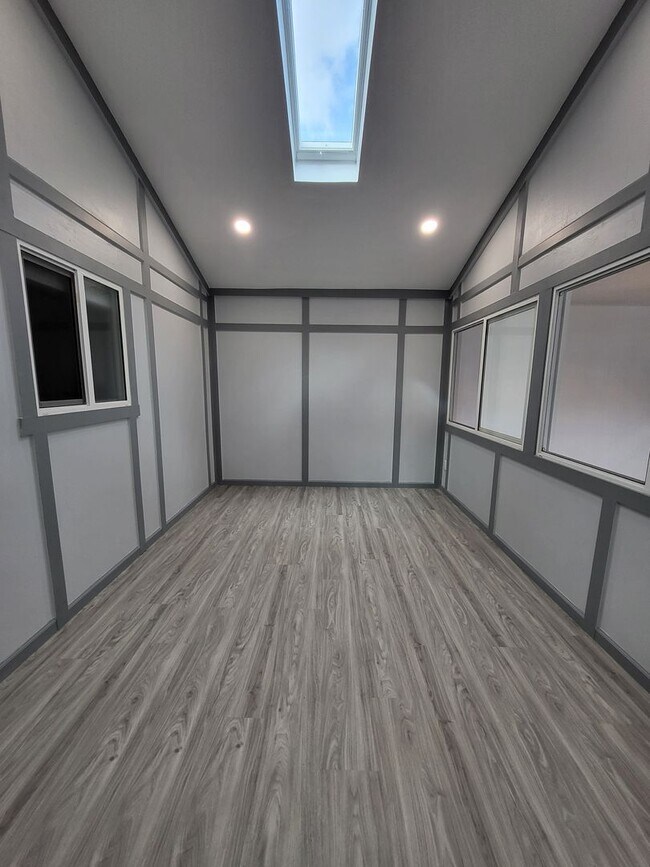 Building Photo - Beautifully remodeled 3 bedroom, 2 bath Home with bonus room