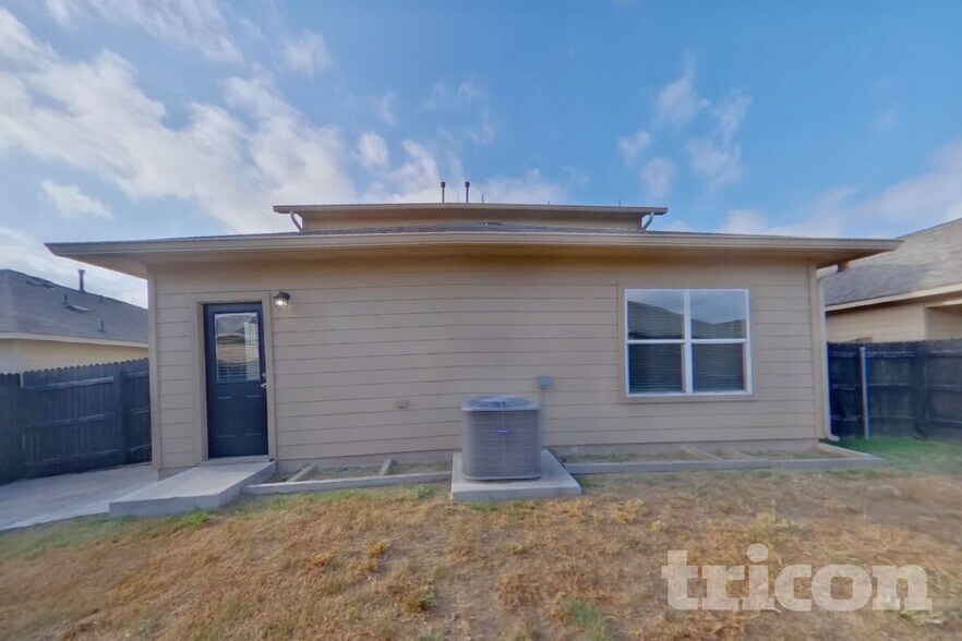 Building Photo - 15012 Custis Ln