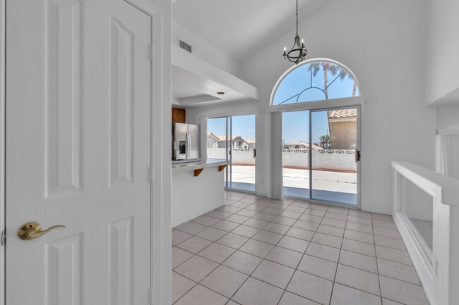 Building Photo - Beautiful Home in West with 4 bedrooms/3 b...