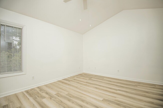 Building Photo - 106 Oohleeno Way