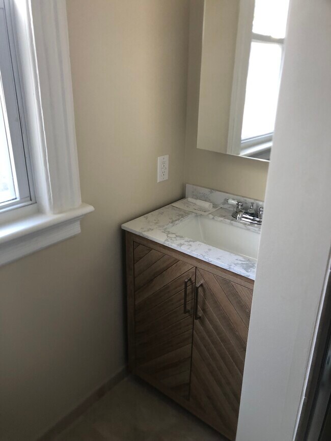 Building Photo - 28 2nd St