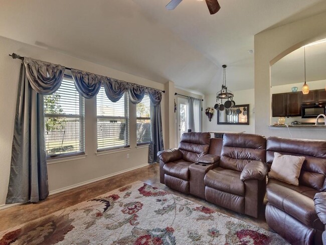 Building Photo - 1096 Twin Estates Dr