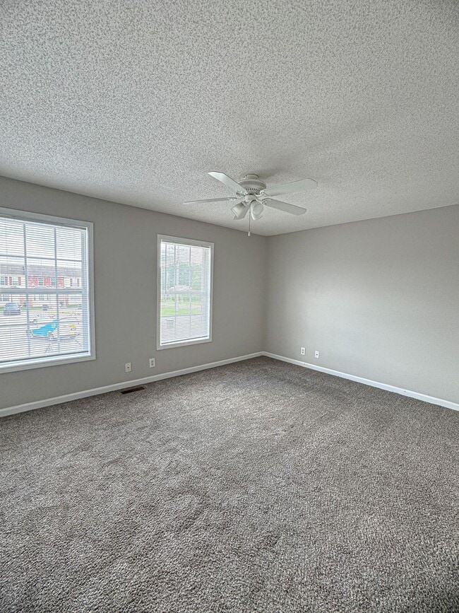 Building Photo - 205 Tree Line Dr