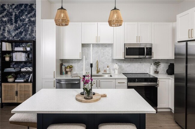 Building Photo - 5127 W Tyson Ave