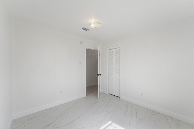 Building Photo - 9711 Bertwood St