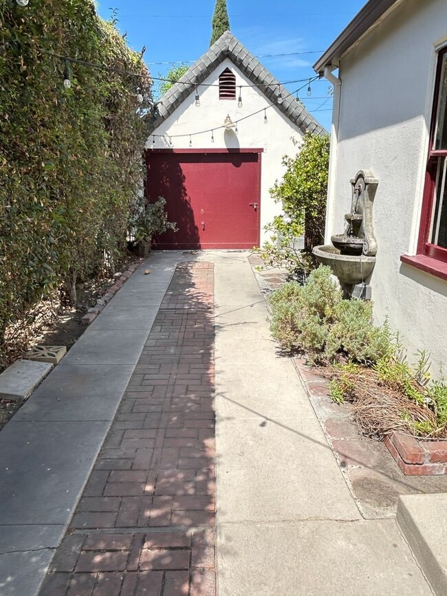 Building Photo - Truly Adorable Tudor Style 2 Bed 1 Bath Home in Anaheim!