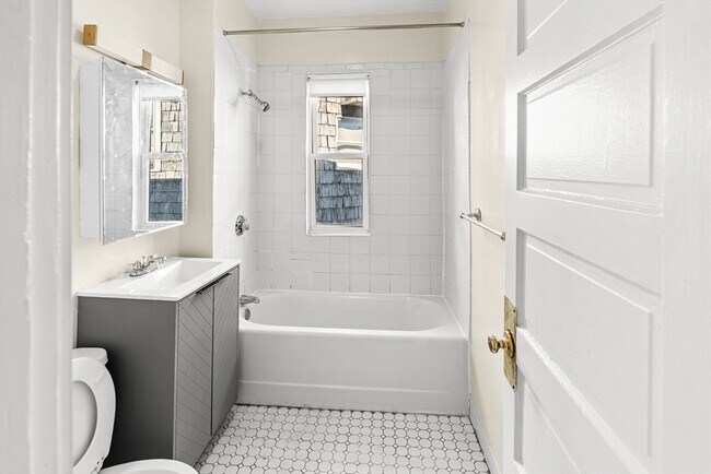 Building Photo - 44 Speedwell St