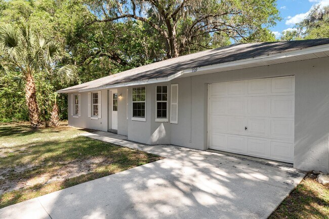 Building Photo - Country Living on 1 Acre – Move-In Ready 3 Bedroom Home in Reddick!