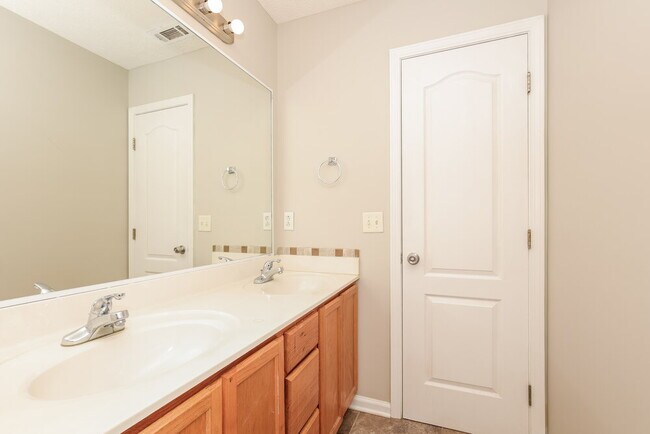 Building Photo - 3208 Sailmist Point