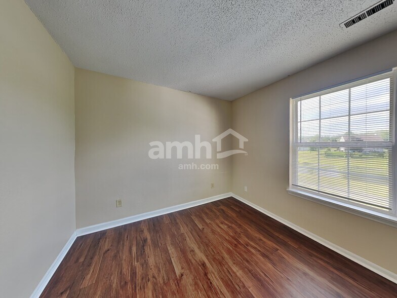 Building Photo - 7650 Scatter Woods Ln