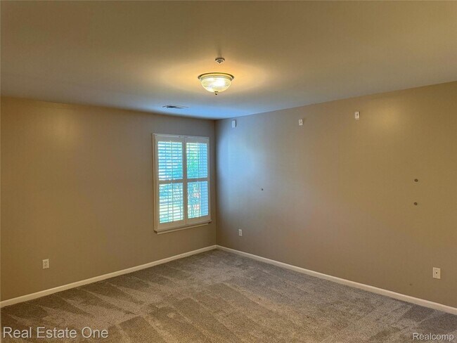 Building Photo - 523 Brookfield Dr