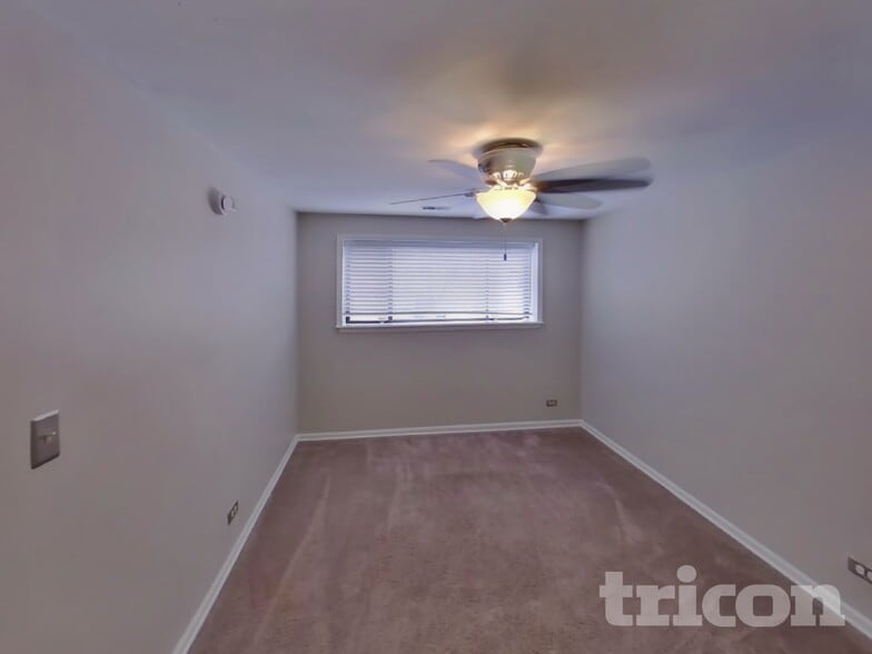 Building Photo - 1130 Pinehurst Ln