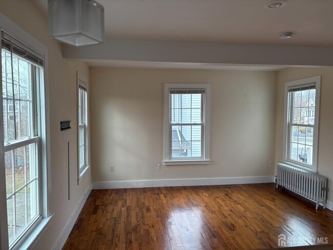 Building Photo - 161 W Cliff St