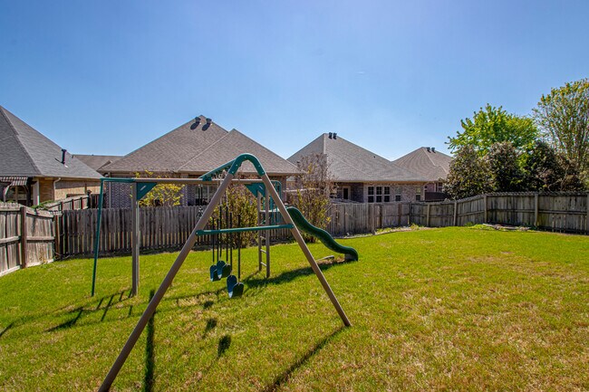 Building Photo - 35 Forest Valley Ln