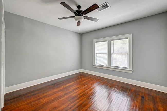 Building Photo - 512 W Pierce St