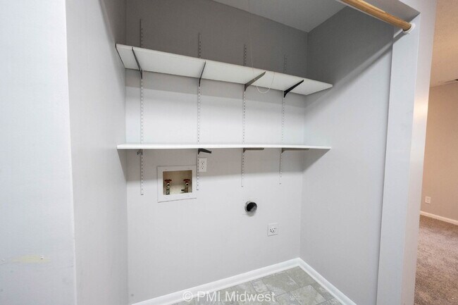 Building Photo - "Charming 2-Bed Townhouse Retreat on Progr...
