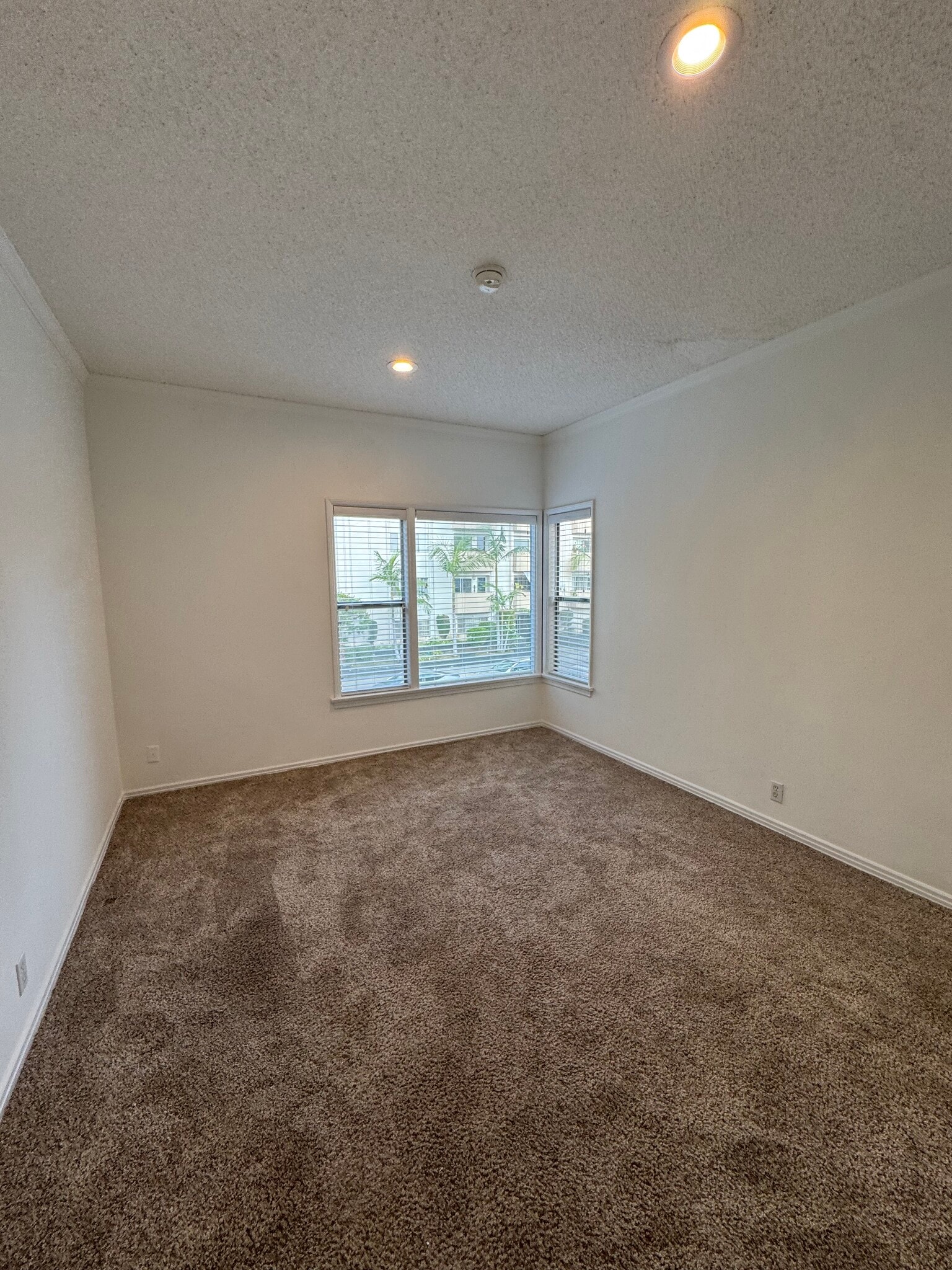 Building Photo - 122 N Orlando Ave