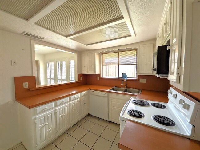 Building Photo - 3302 Townbluff Pl