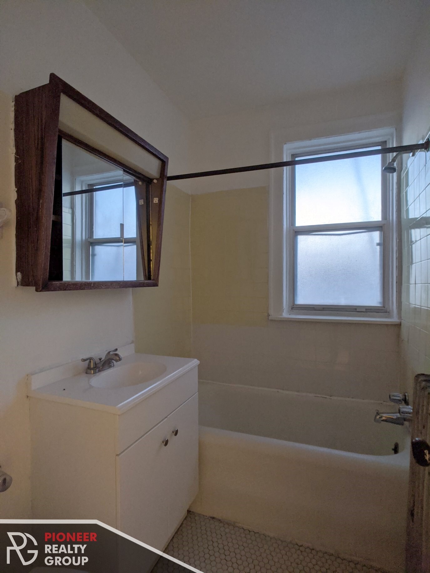 Building Photo - 705 W Belmont Ave