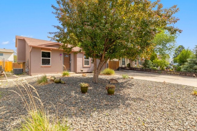 Building Photo - Updated 4-Bedroom Home with Central A/C & Xeriscaped Yard