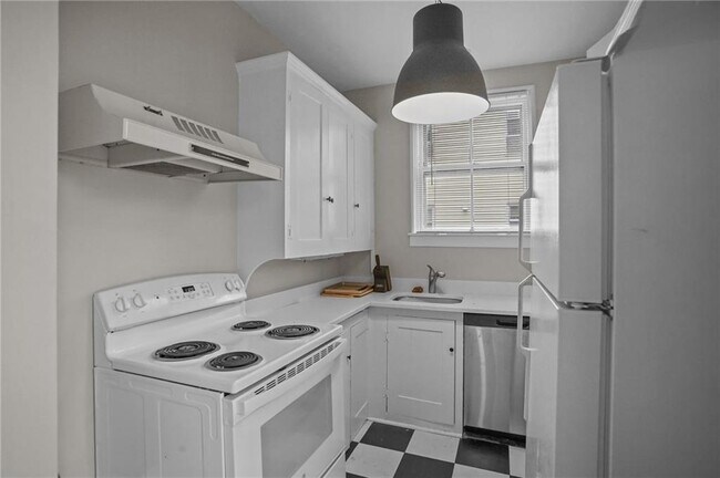 Building Photo - 30 Gould St