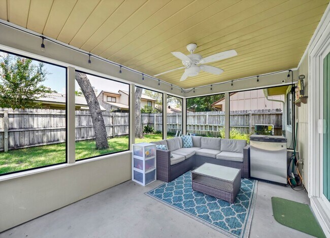 Building Photo - Home in Cedar Ridge