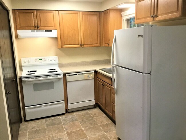 Building Photo - 739000