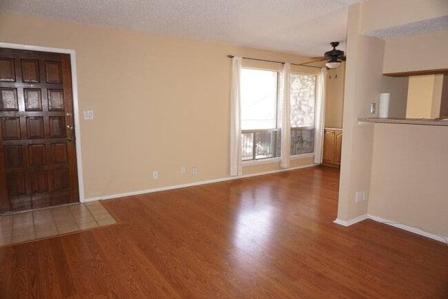 Building Photo - 500 E Riverside Dr