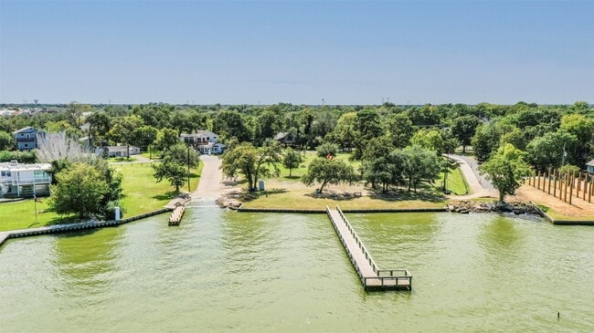 Building Photo - 1799 E Winn Ave