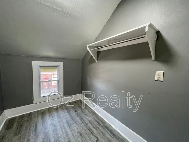 Building Photo - 3430 Maple St