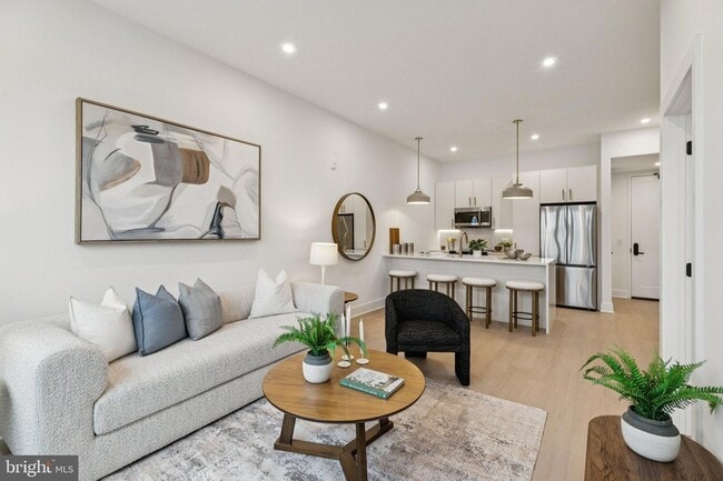 Building Photo - 30 W Allens Ln