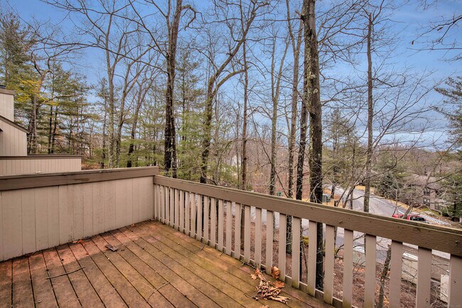Building Photo - 7 Cottonwood Dr
